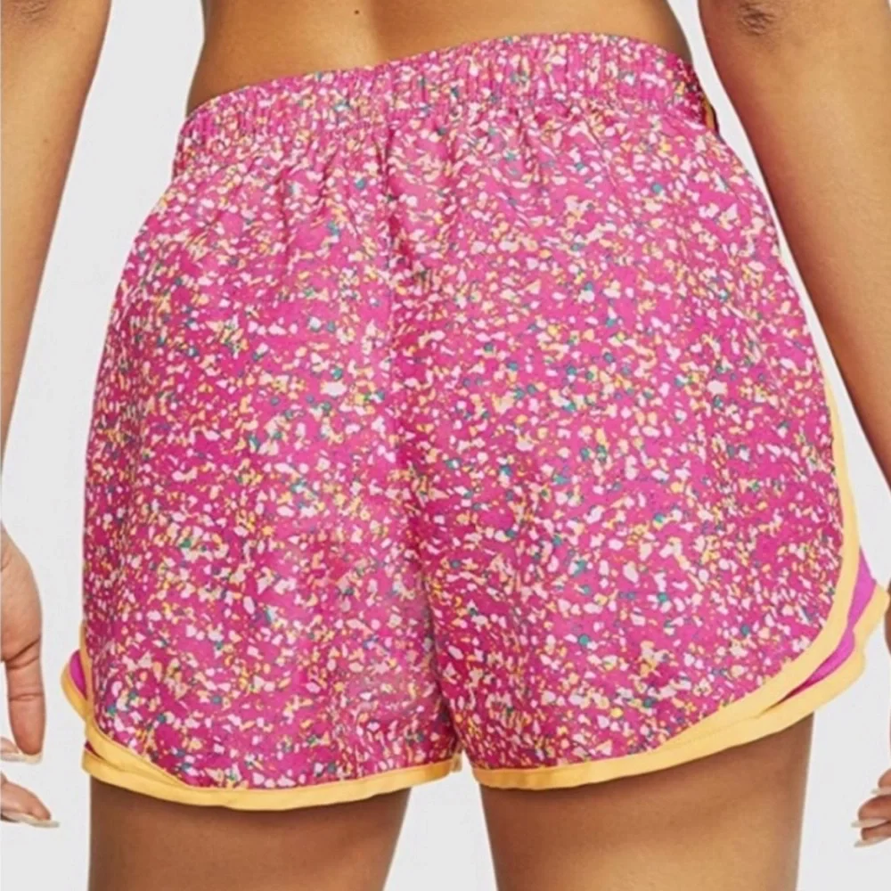 Nike Women’s Pink Floral Shorts size XS (0-2)